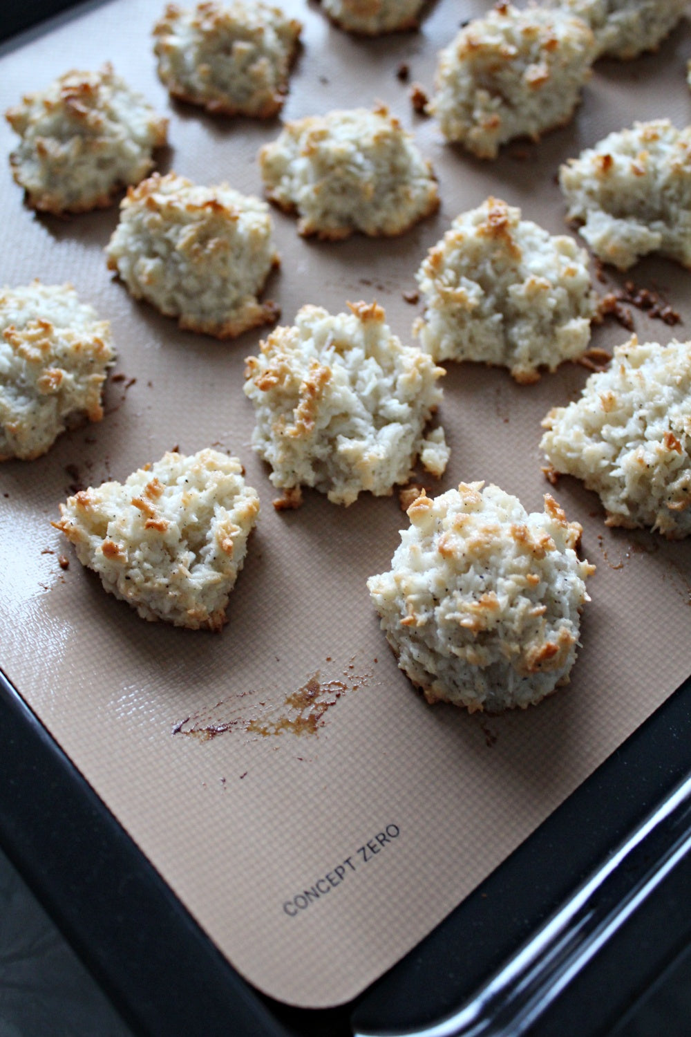 MIndre søppel med bakearket fra Concept Zero. Med non-stick funksjon.