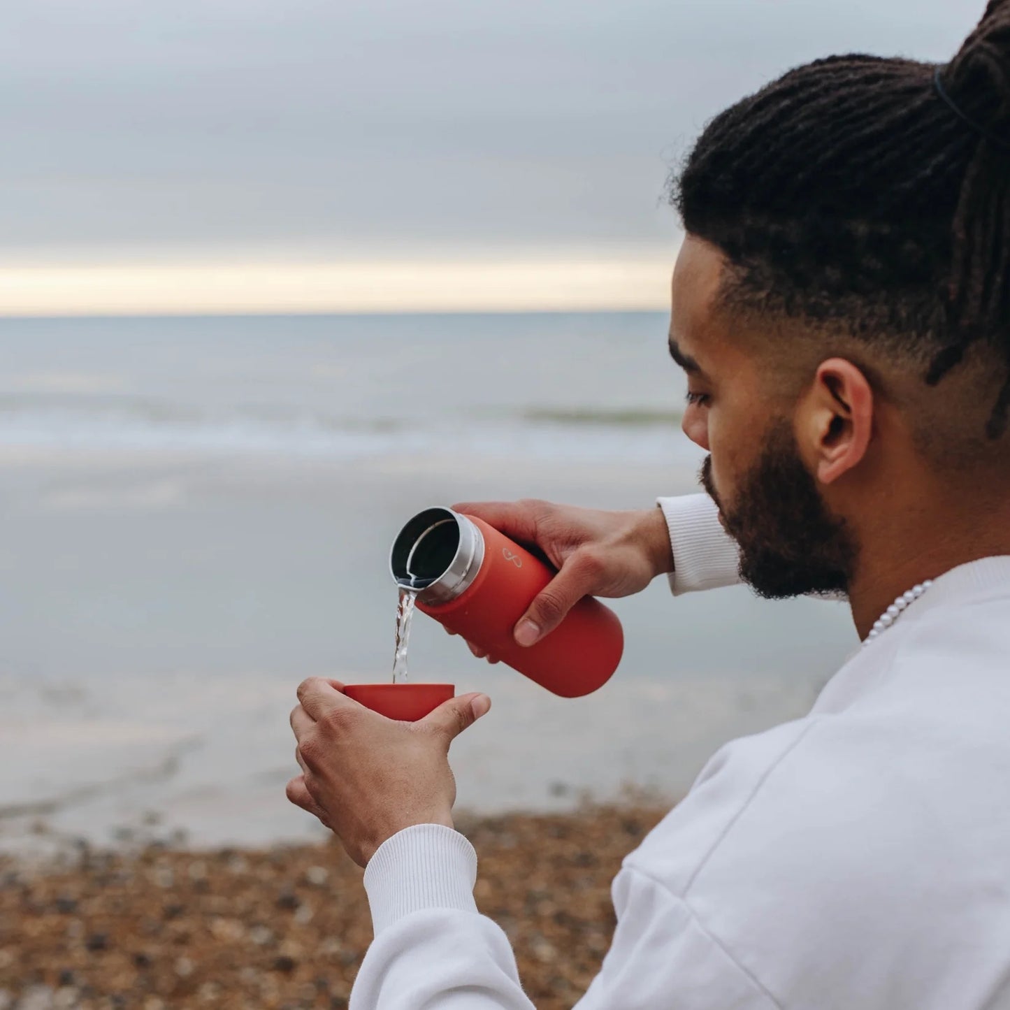 Mindre engangsplast i hverdagen med Ocean Bottle drikkeflaske