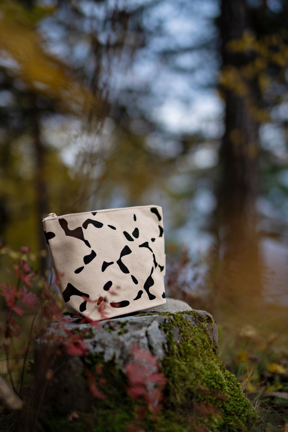 Toalettmappe eller sminkepung i økologisk bomull. Foto: Alexander Marvin - Flash Studio.
