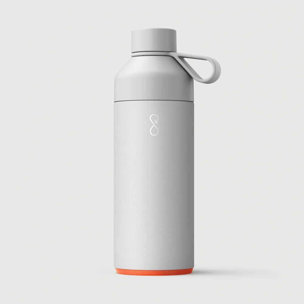 Stor Ocean Bottle flaske i fargen Rock, lys grå, som rommer 1000 ml. Lekkasjesikker med 10 års garanti.