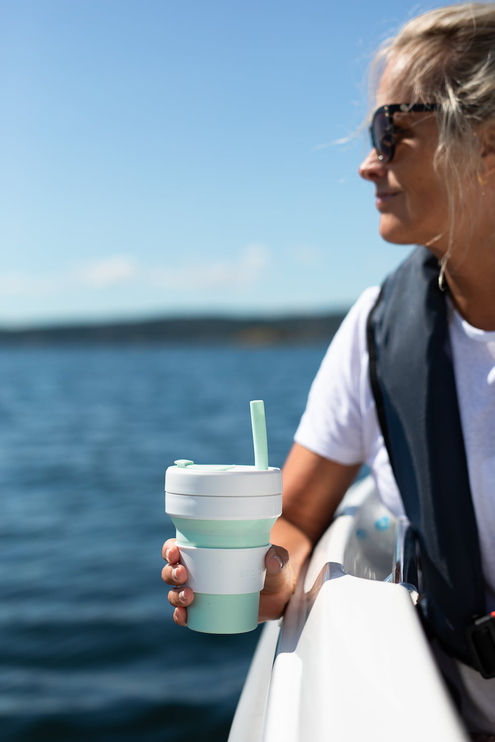 Stojo Biggie kommer med en sugerør som gjør den perfekt for bl.a. smoothie