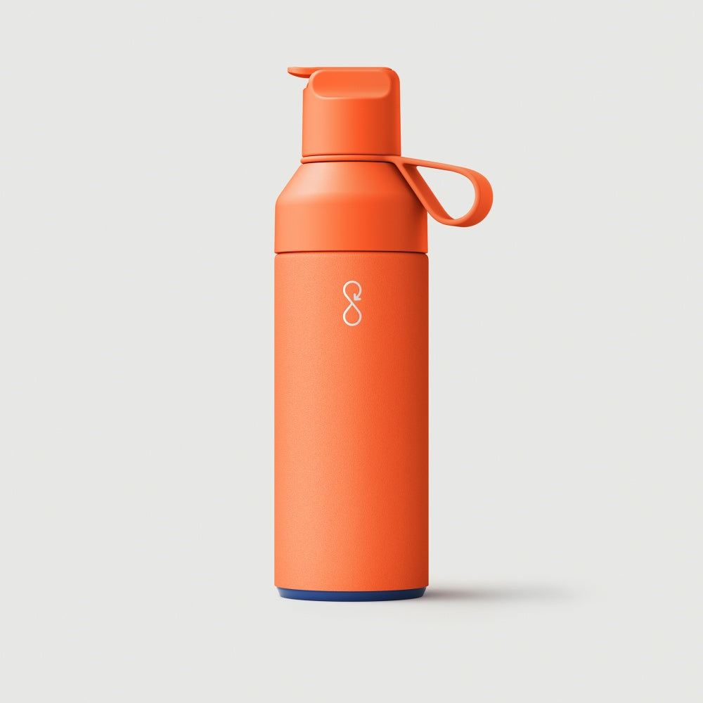 Ocean Bottle Go drikkeflaske i fargen Sun, oransje. Rommer 500 ml. Anti-lekkasje, sølefri tut, bæreløkke og 10 års garanti.