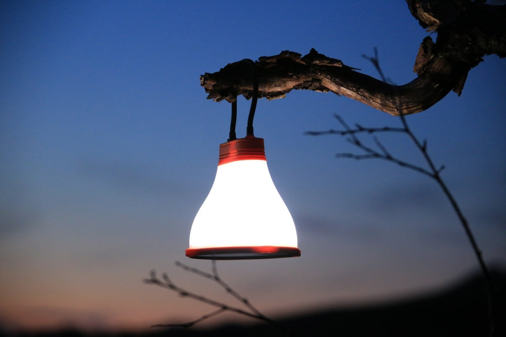 Sunbell solcellelampe kan du henge opp