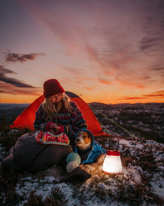 Sunbell solcellelampe med på telttur. Foto: Une Cecilie Oksvold.