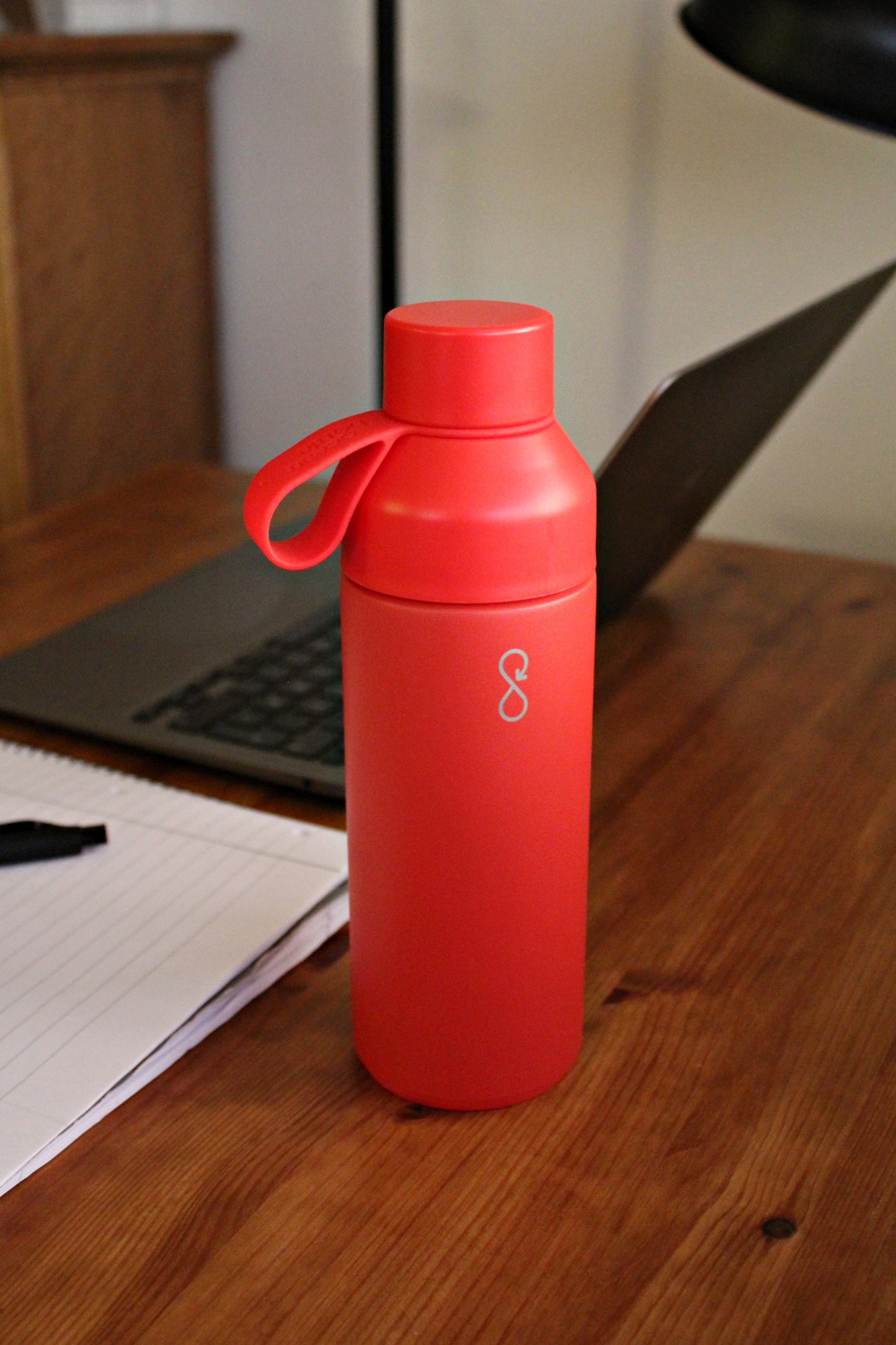 Ocean Bottle drikkeflaske i fargen Fire Red.
